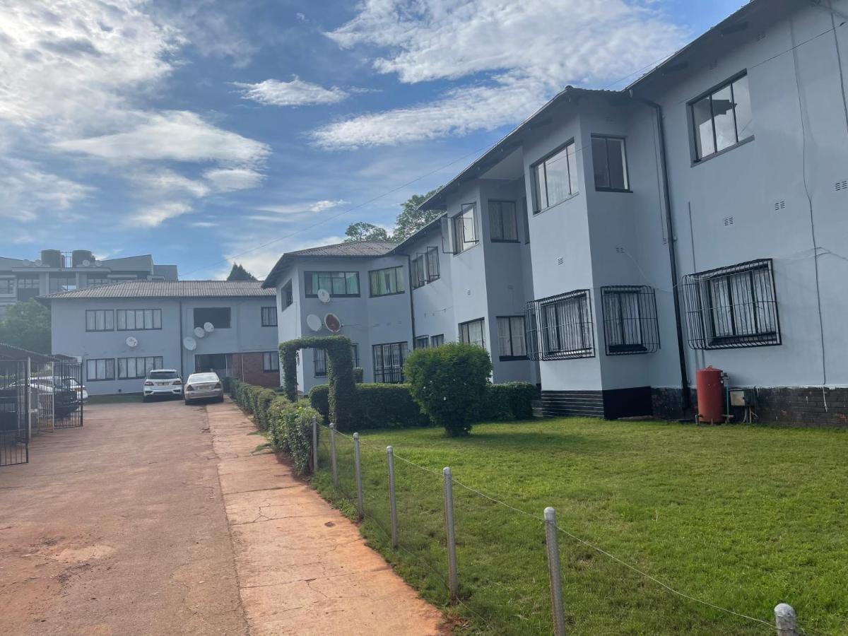 @Jackie'S Avondale 2 Bed Flat At Harrow Court Appartement Harare Buitenkant foto