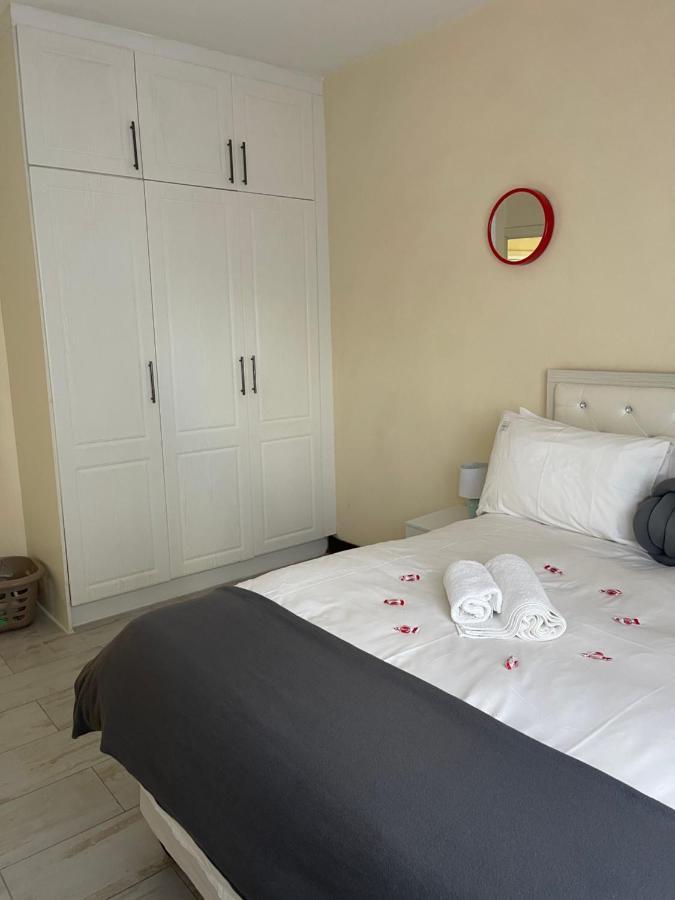 @Jackie'S Avondale 2 Bed Flat At Harrow Court Appartement Harare Buitenkant foto