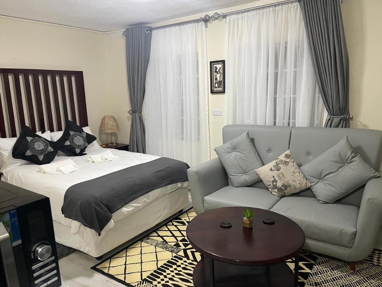 @Jackie'S Avondale 2 Bed Flat At Harrow Court Appartement Harare Buitenkant foto