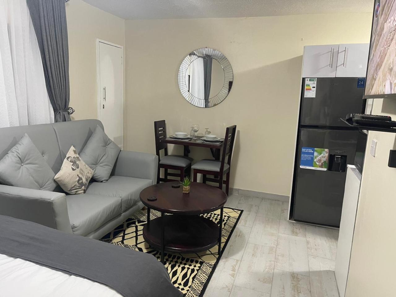 @Jackie'S Avondale 2 Bed Flat At Harrow Court Appartement Harare Buitenkant foto